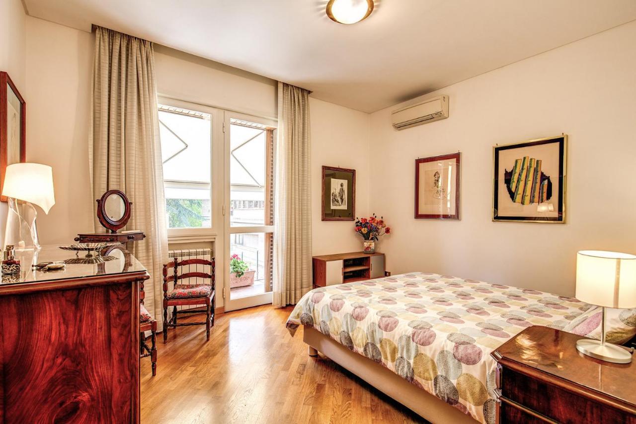 Terrazza Piccolomini: Elegant Apartment Stunning View Over Rome/St Peter'S Dome ภายนอก รูปภาพ