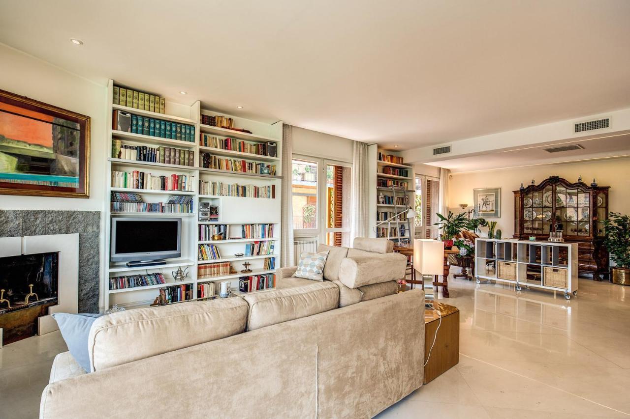 Terrazza Piccolomini: Elegant Apartment Stunning View Over Rome/St Peter'S Dome ภายนอก รูปภาพ